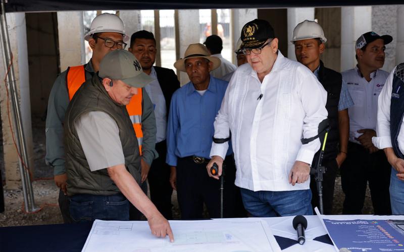 Presidente supervisa avances de la construcción del Parque Erick Barrondo