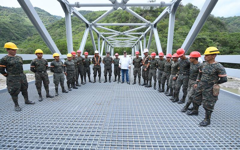 Presidente verifica avances de obra en Chicamán Quiché