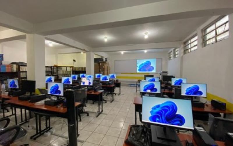  Digeex entrega equipo tecnológico para  Entornos Virtuales de Aprendizaje