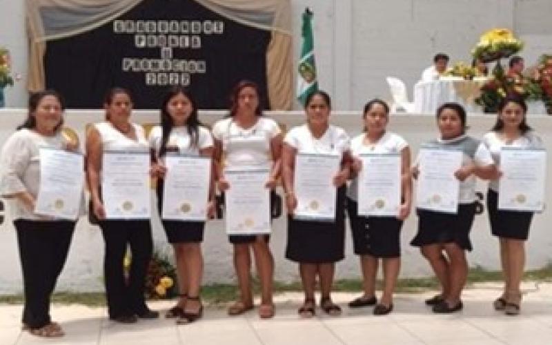 Reciben diplomas de certificación de competencias