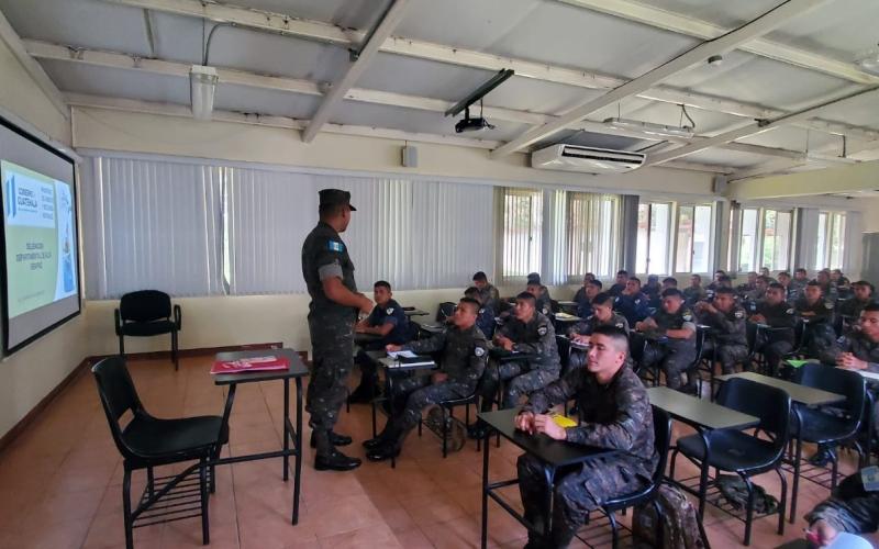 Militares en Alta Verapaz aprenden de medioambiente para aplicarlo en sus áreas de servicio