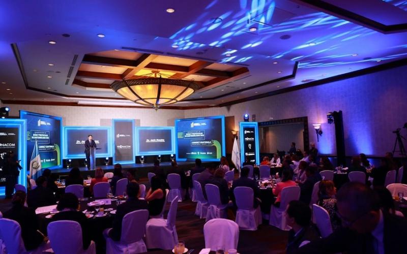 El Ministro de Economía Dr.  Janio Rosales presidió el evento . 