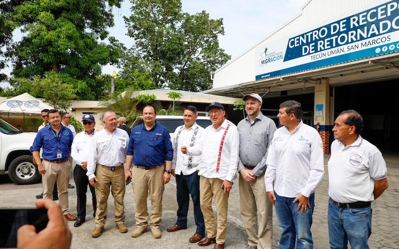 Canciller Mario Búcaro y delegación de EE. UU. efectúan recorrido por centros de recepción de retornados en Guatemala 