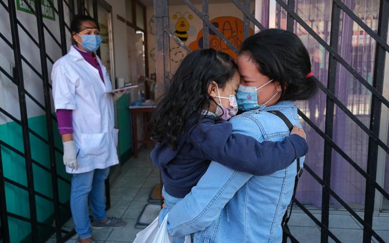 Feliz día de la madre les desea la Familia SBS