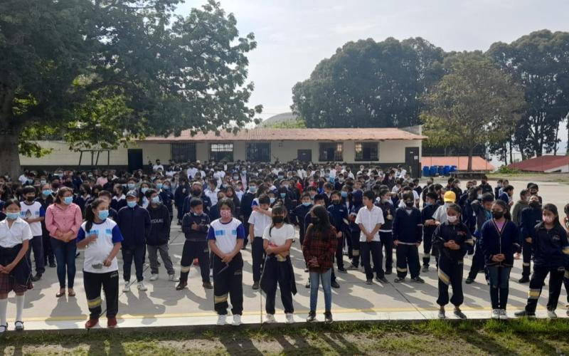 MARN y 467 estudiantes de Mixco reforestan en el Día Mundial del Medio Ambiente