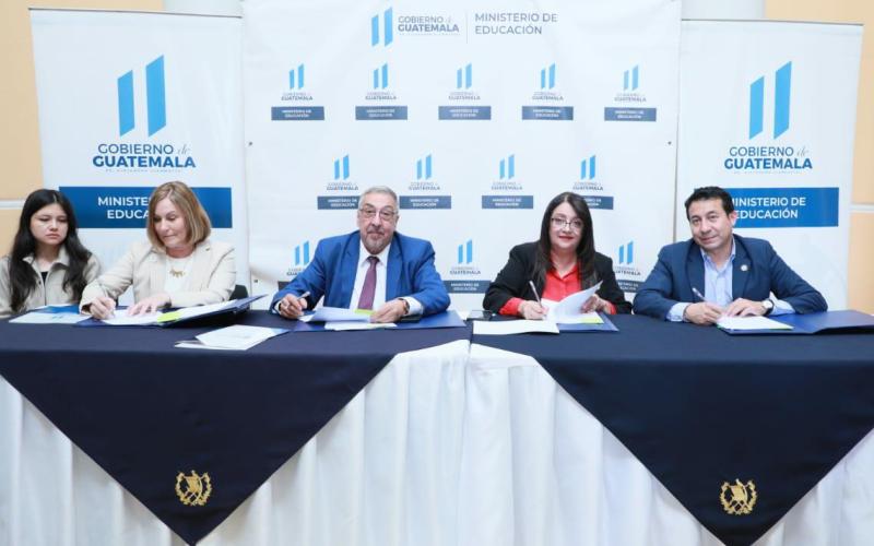 MINEDUC, MSPAS y MIDES firman memorándum de  Entendimiento con el Instituto Internacional por la Salud de la  Mujer