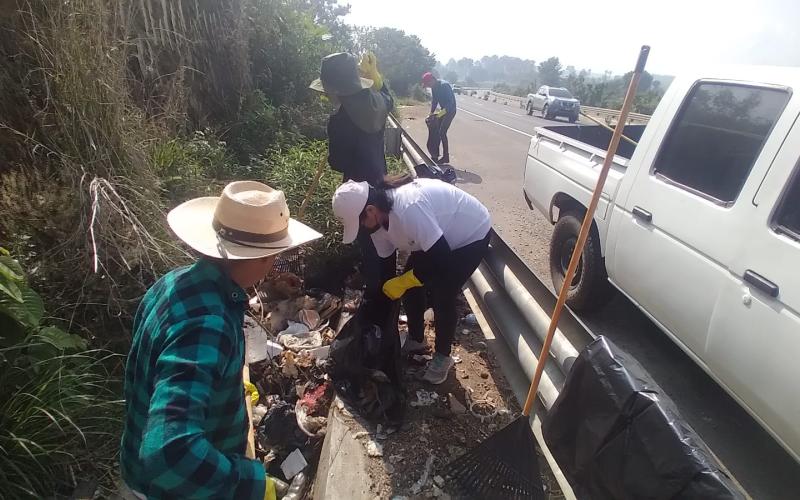 Jornada de limpieza en el Libramiento de Chimaltenango