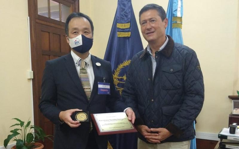 Representante de la Agencia de Cooperación Internacional de Japón se despide de Guatemala