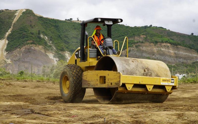 Inicios de trabajos de la Escuela Bicentenario Barcenas, Villa Nueva