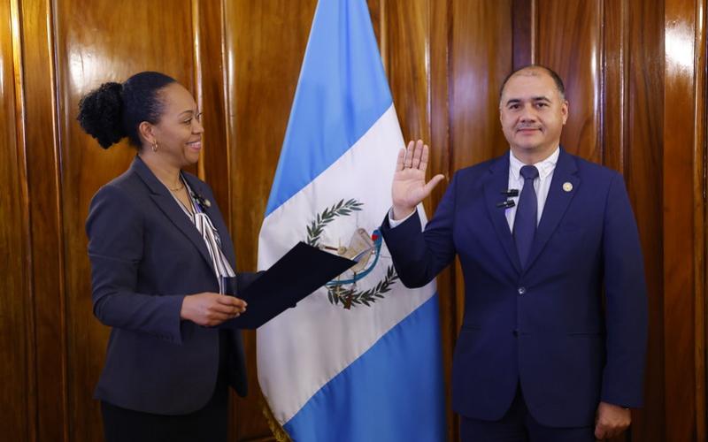 Juramentan a nuevo Ministro de Energía y Minas