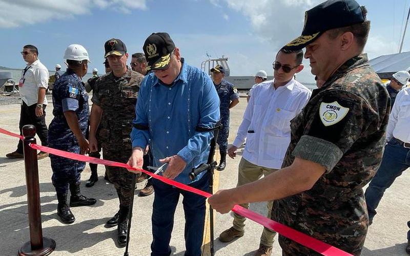 Presidente participa en aniversario de astillero naval 