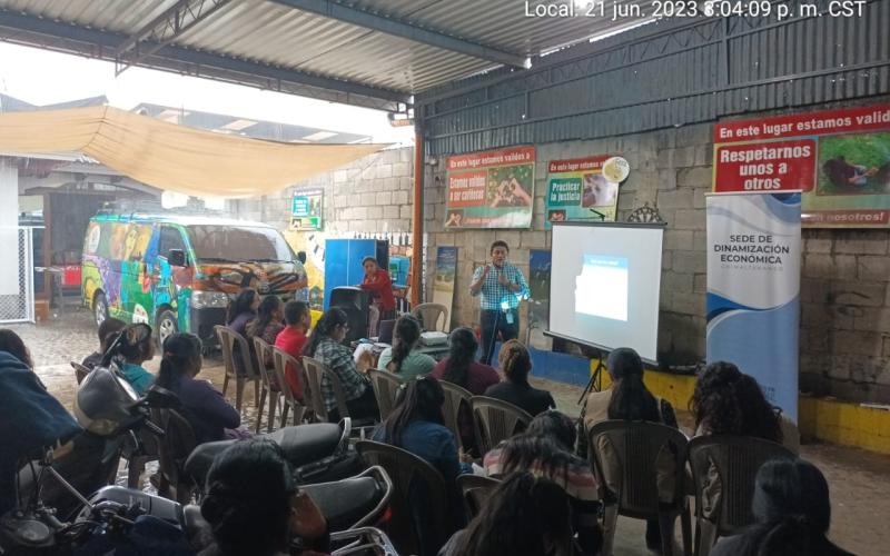 Emprendedores reciben capacitación sobre costos de producción 