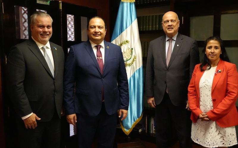 Gobierno de Guatemala recibe visita del secretario general de la Comunidad de Democracias, Thomas Garrett 
