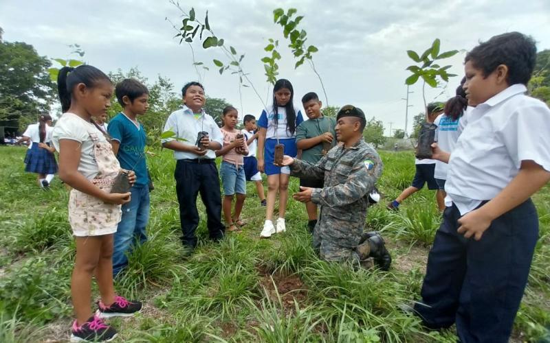Ejército de Guatemala contribuye con el cuidado y protección ambiental