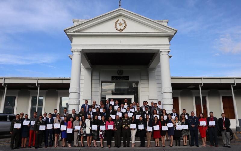 Ministerio de la Defensa Nacional concluyó diplomado sobre defensa y protección ambiental.