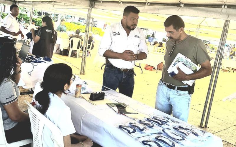 MARN promueve legislación ambiental en feria de Mipymes de Jutiapa