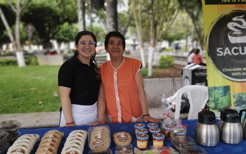 Emprendedores exponen sus productos en Jalapa
