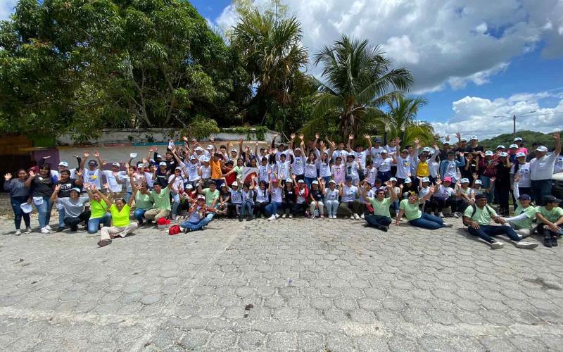 Jornada de limpieza reúne a 150 voluntarios en Petén