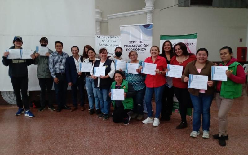 Emprendedores de Sacatepequez reciben reconocimiento por capacitación en emprendimiento