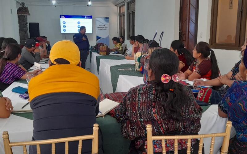 Empresario de Sololá reciben inducción para aplicar a distintivo Sello Blanco