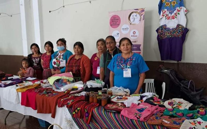 Emprendedoras reciben taller sobre registro de emprendimientos