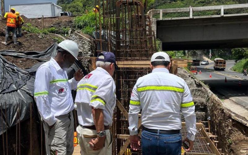 construcción Paso a Desnivel en Amatitlán. 