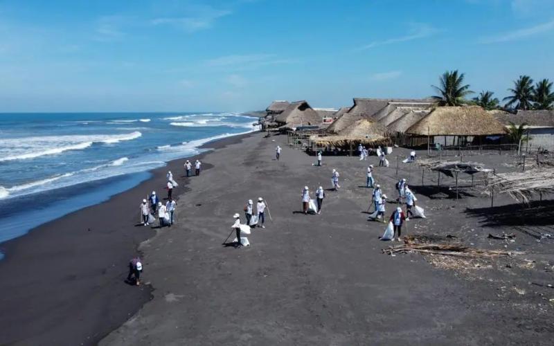 Jornadas de limpieza y reforestación mejoran el medioambiente de Escuintla
