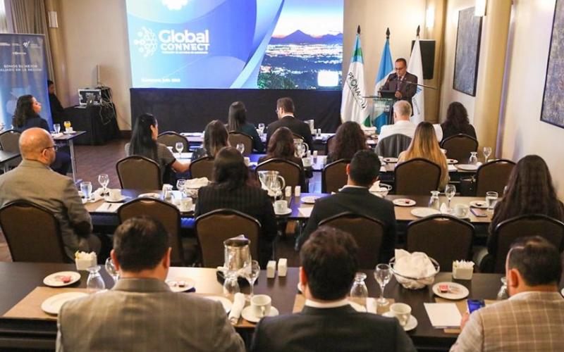 El viceministro de Asuntos Registrales, Juan Carlos Pellecer, presidió el evento.