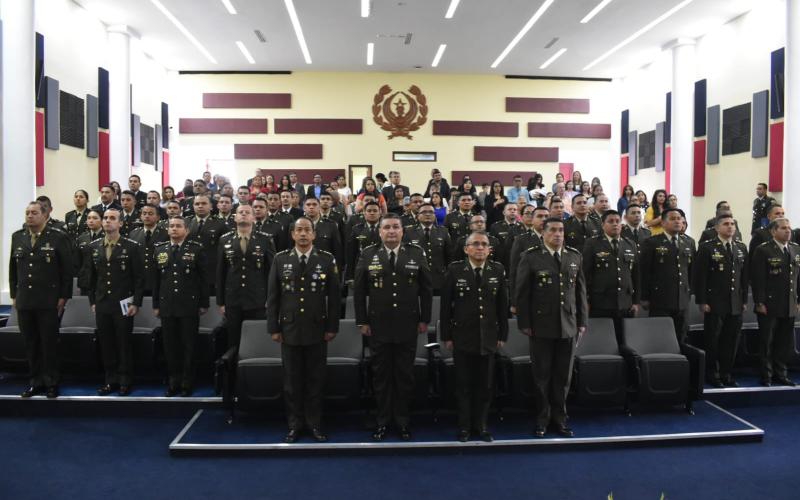 34 Oficiales del Ejército de Guatemala concluyen el Curso Básico Diversificado - Promoción LX