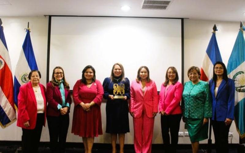 Subsecretaria Presidencial de la Mujer Mónica Iglesias, participó junto al Consejo de Ministras de la Mujer de Centroamérica y República Dominicana