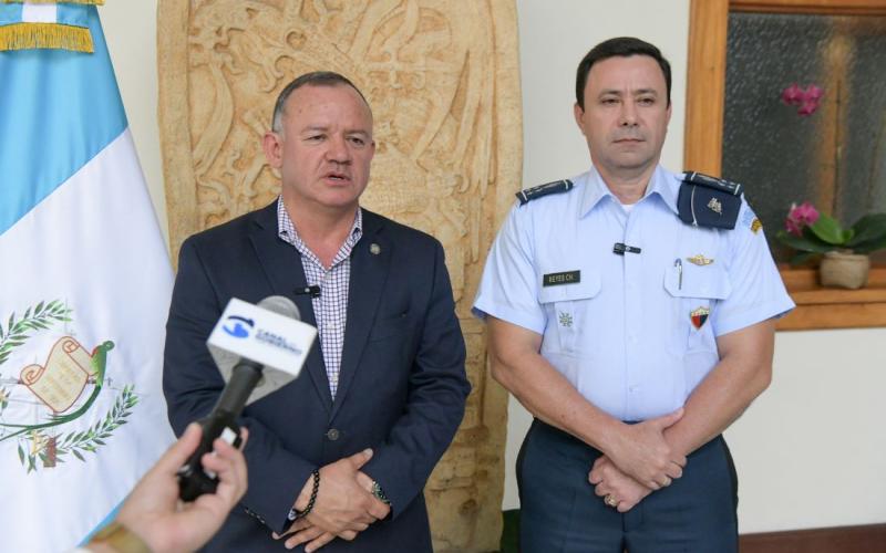 Ministros de Gobernación y de la Defensa