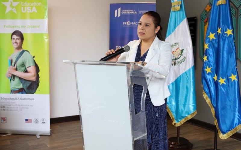La ministra de Economía, Luz Pérez, durante su participación en el evento de inauguración.