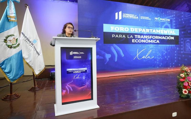 La ministra de Economía, Luz Pérez, presidió evento.