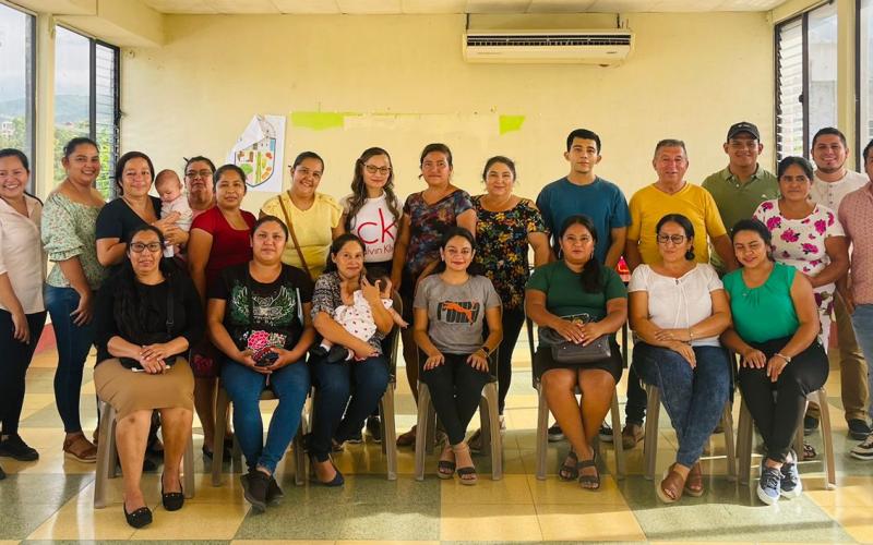 Reciben reconocimientos tras formación sobre comercio electrónico