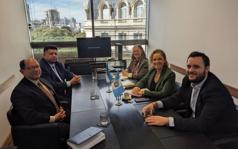 Guatemala y Argentina abordan oportunidades comerciales, turísticas y de cooperación 