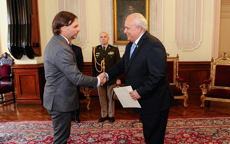 Embajador de Guatemala en Uruguay entrega cartas credenciales al presidente Luis Lacalle Pou 