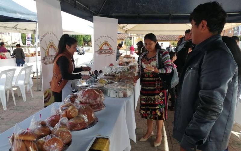 Productores del sector panificador de Totonicapán participan en certamen de innovación artesanal
