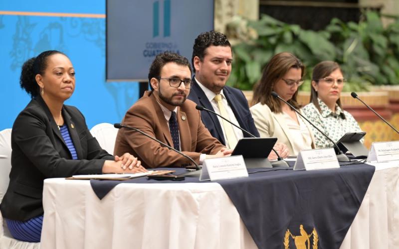 Conferencia de prensa con Funcionarios del Ejecutivo 