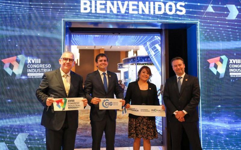 La ministra de Economía, Luz Pérez, participó en la inauguración del 18 Congreso Industrial.