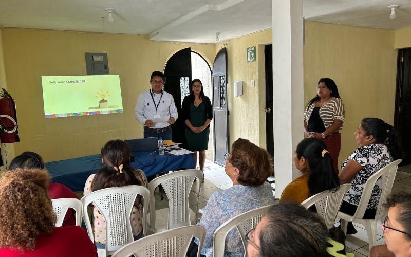 Emprendedores reciben capacitación sobre registros contables