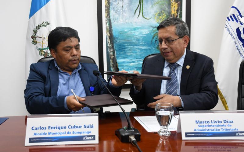SAT y Municipalidad de Sumpango, Sacatepéquez firman convenio 