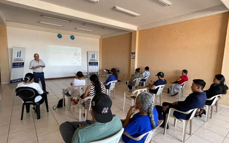 Emprendedores reciben capacitación para la formalización de sus negocios 