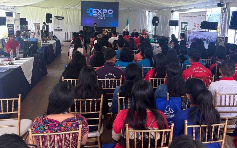 Expo Becas Tour en Panajachel, Sololá.