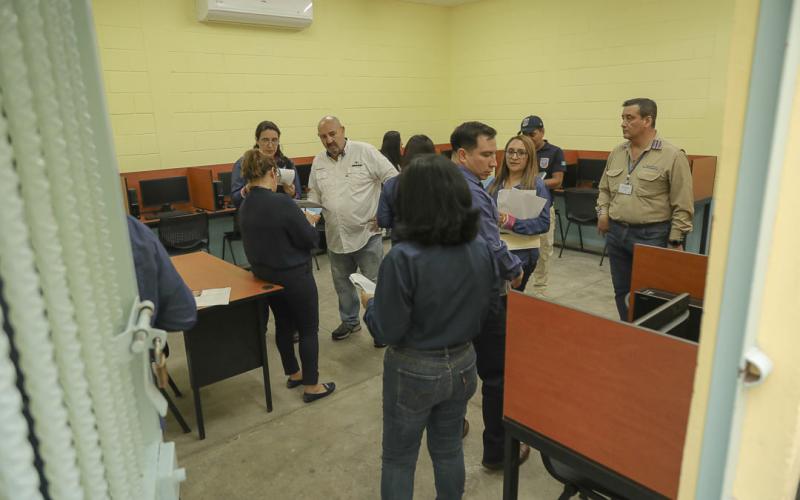 Autoridades supervisan las condiciones del centro