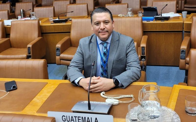 Director Ejecutivo de la Comisión Presidencial contra la Corrupción, Jefe de Delegación de Guatemala en Viena, Austria. 