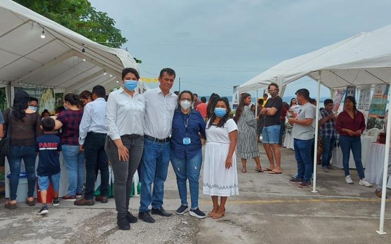 Emprendedores participan en festival de emprendimiento en Petén