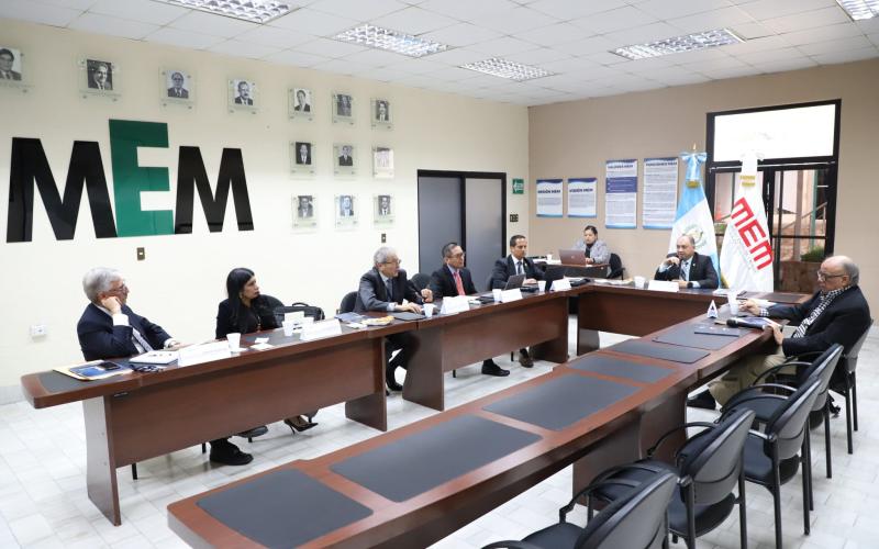 Tercera reunión de transición en el MEM se centra en el sector eléctrico