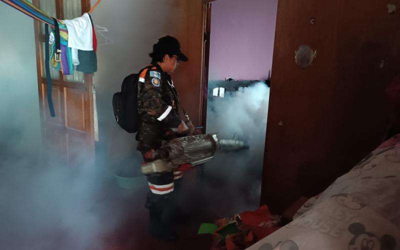 Ejército de Guatemala realiza jornadas de abatización y fumigación para evitar la propagación de zancudos transmisores de enfermedades.