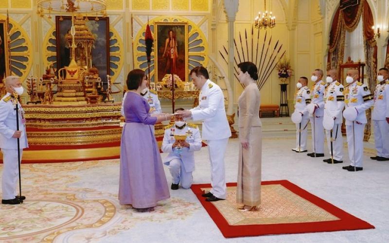 Embajadora de Guatemala entrega cartas credenciales al rey de Tailandia 