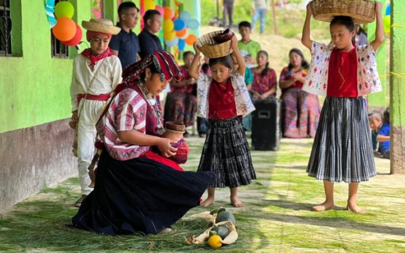 Aldeas de Alta Verapaz aprenden sobre seguridad alimentaria y nutricional a través del teatro